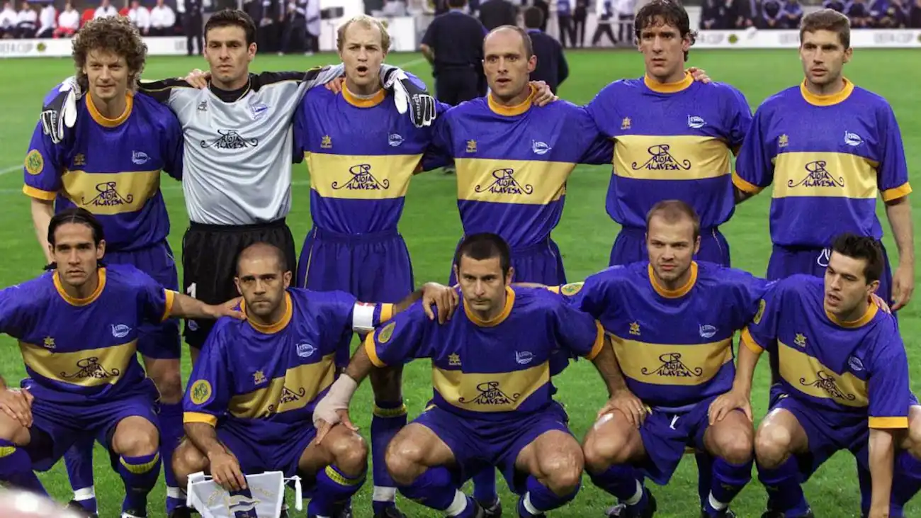 La alineación del aquel Alavés que plantó cara a uno de los gigantes del fútbol europeo en la final de la UEFA de 2001