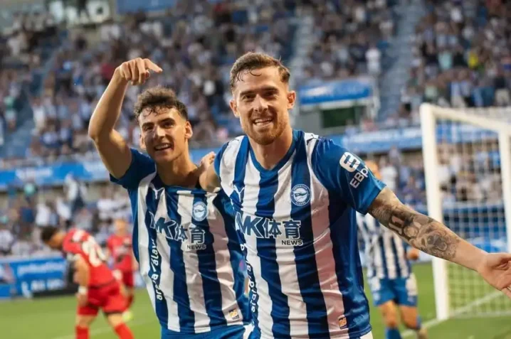 El Deportivo Alavés lucirá Macron.