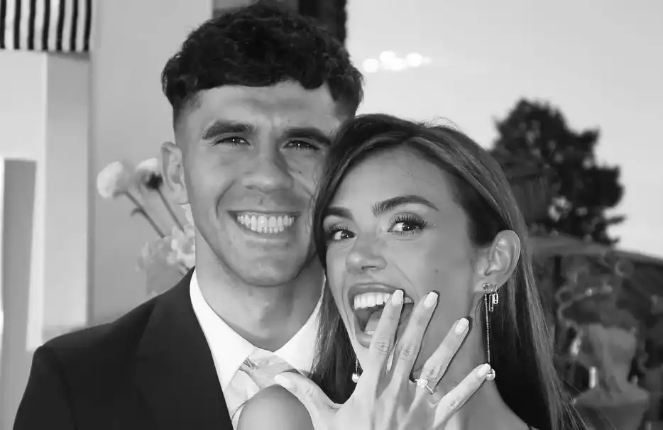 Carles Aleñá le pide matrimonio a su novia, Raquel