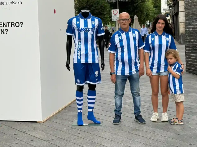 La nueva primera equipación del Glorioso