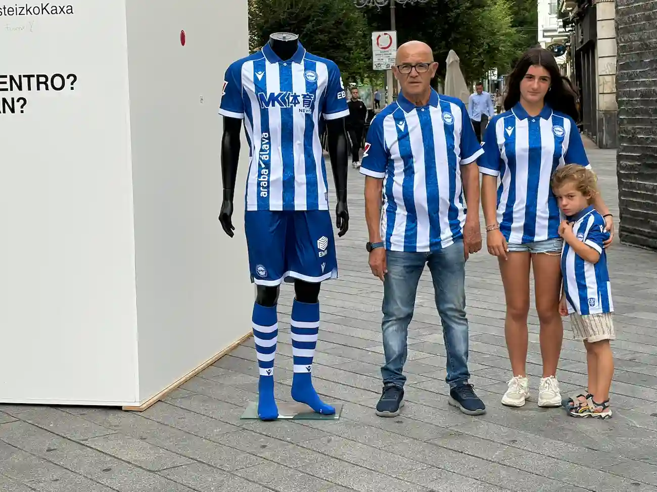La nueva primera equipación del Glorioso