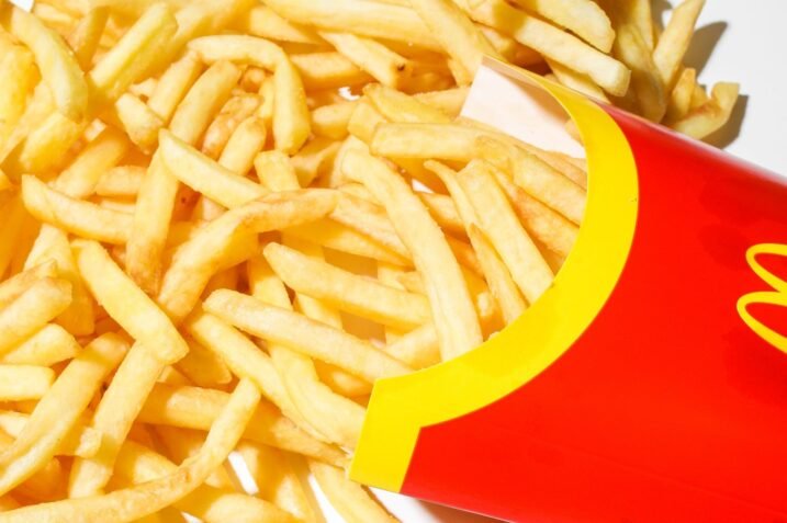 La patata Zorba se sirve en McDonald's.