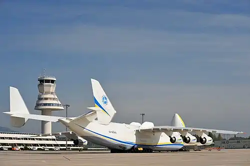 El aeropuerto de Foronda, clave para el transporte de mercancías.